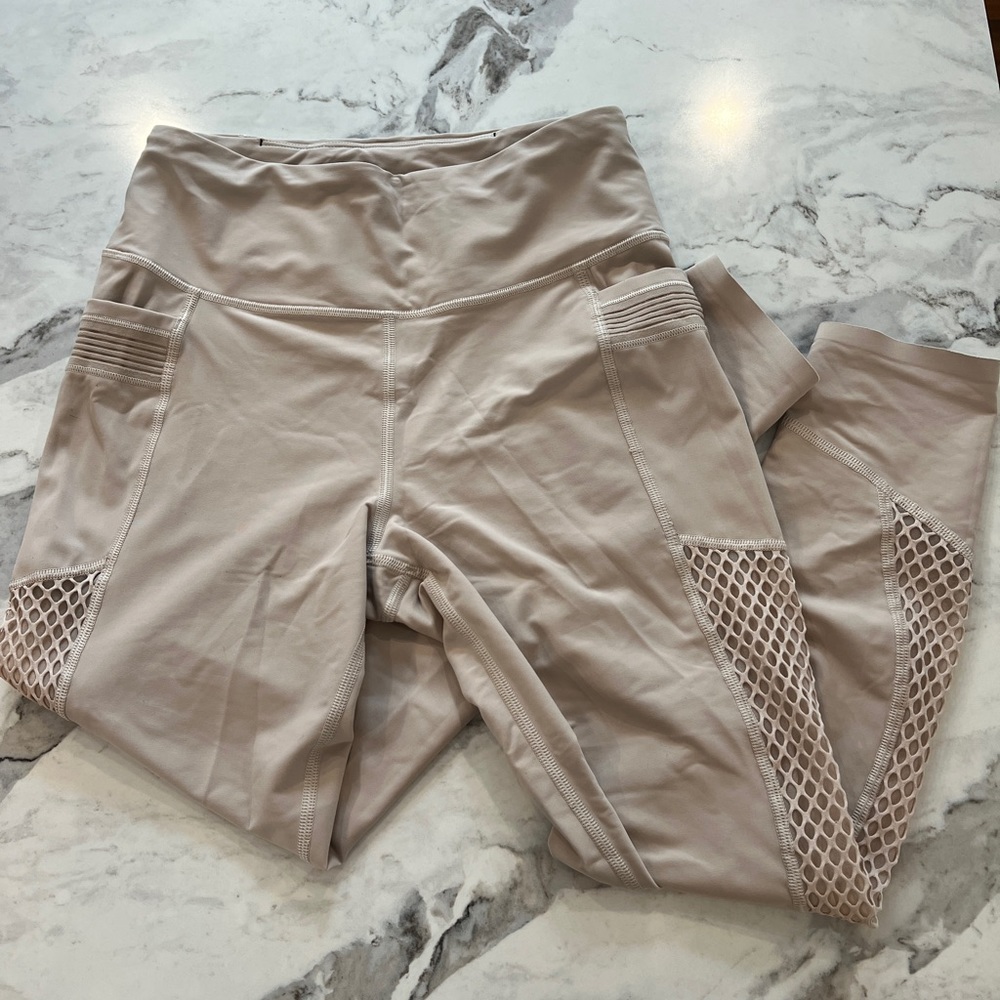 Victoria Secret sport beige legging with Pockets M